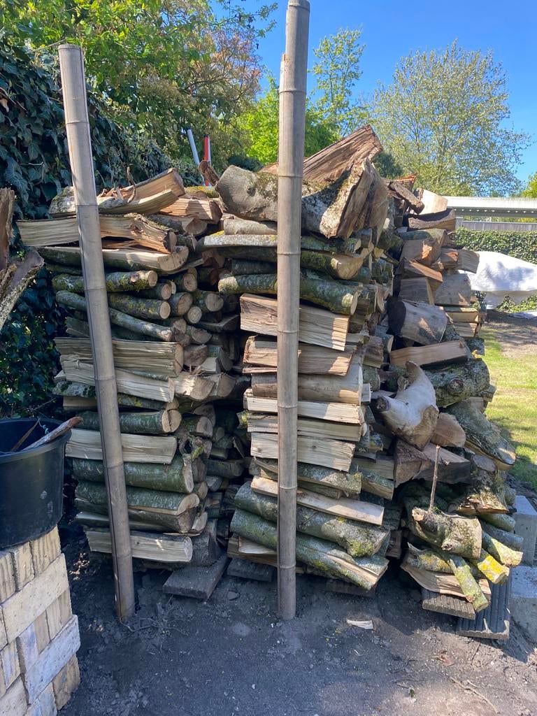 Ongeveer 4 kuub gekloofd walnoten hout haardhout, Tuin en Terras, Haardhout, Blokken, 3 tot 6 m³, Ophalen