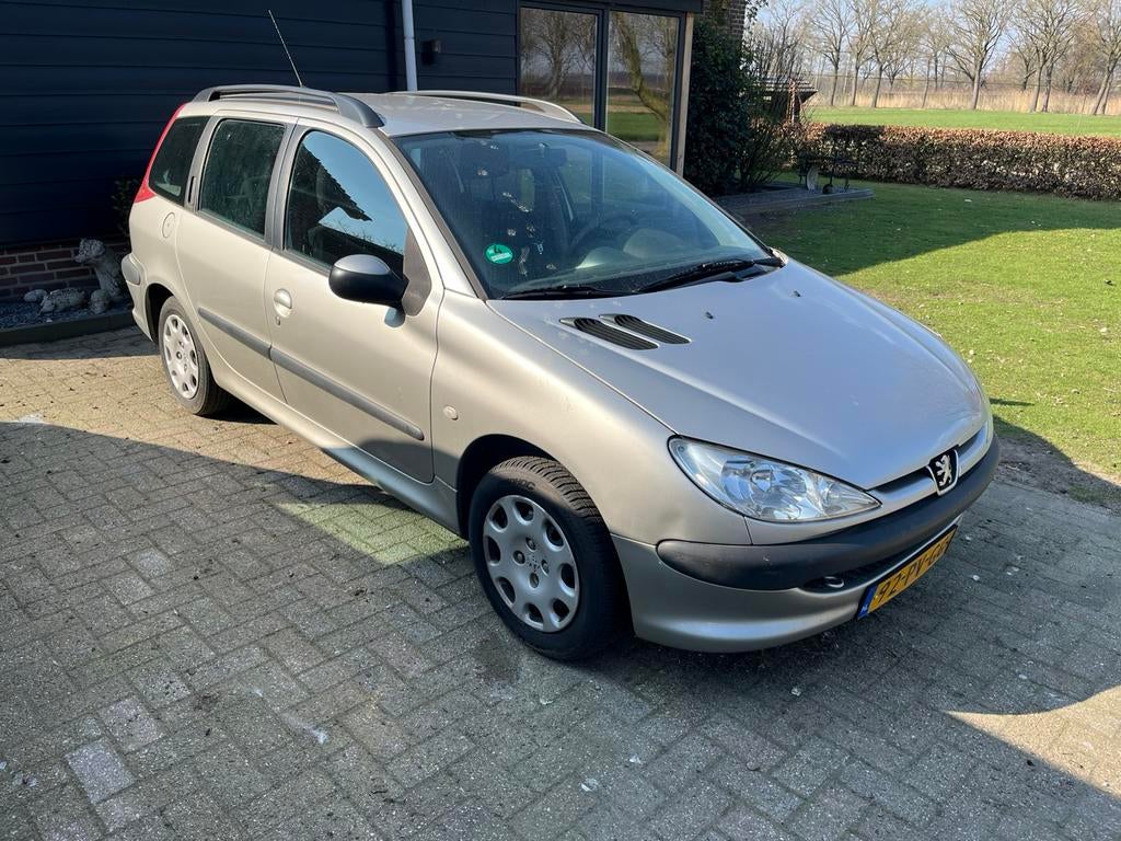Peugeot 206 1.4 SW XS 2005 Grijs. Koppakking kapot., Voorwielaandrijving, 4 cilinders, Origineel Nederlands, Stationwagon