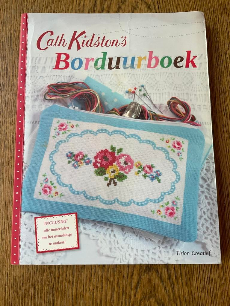Cath Kidston - Borduurboek, Ophalen of Verzenden, Zo goed als nieuw, Cath Kidston
