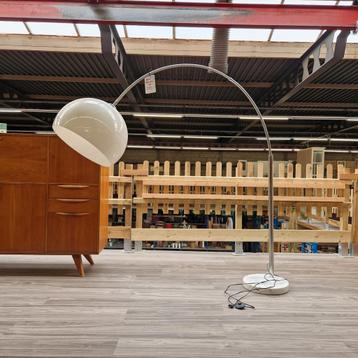 Retro Kare Desighn vloerlamp met beugel jaren 80 beschikbaar voor biedingen