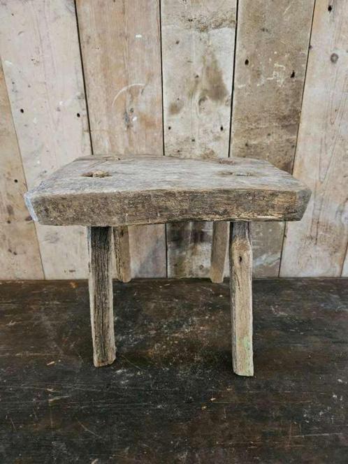 stoer bankje ``WOONWINKEL RUSTIEK``, Antiek en Kunst, Antiek | Woonaccessoires, Ophalen of Verzenden