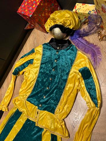 Pietenpak geel groen maat m meerdere voorraad Sinterklaas beschikbaar voor biedingen