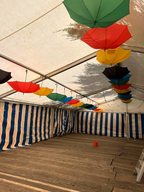 59 gekleurde paraplu’s ter versiering tuinfeest feesttent, Hobby en Vrije tijd, Feestartikelen, Gebruikt, Versiering, Verjaardag