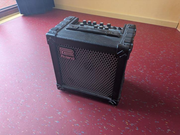 Roland cube 20x + Boss Foot Switch FS-5U, Muziek en Instrumenten, Versterkers | Bas en Gitaar, Gebruikt, Gitaar, Minder dan 50 watt
