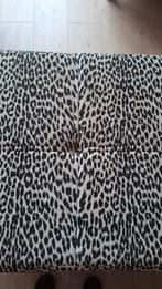 Vierkante poef met panterprint, Ophalen, Zo goed als nieuw, 50 tot 75 cm, Vierkant