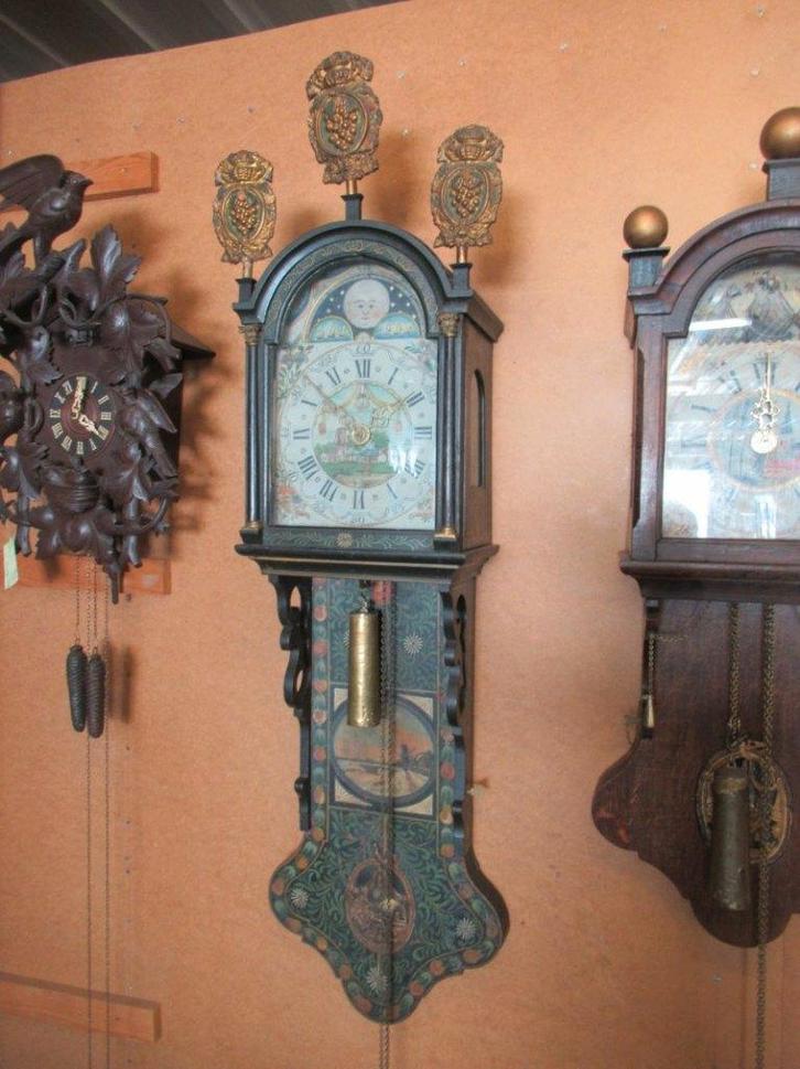 Oer 11320 ANTIEKE beschilderde Friese staartklok met maan, Antiek en Kunst, Antiek | Klokken, Ophalen