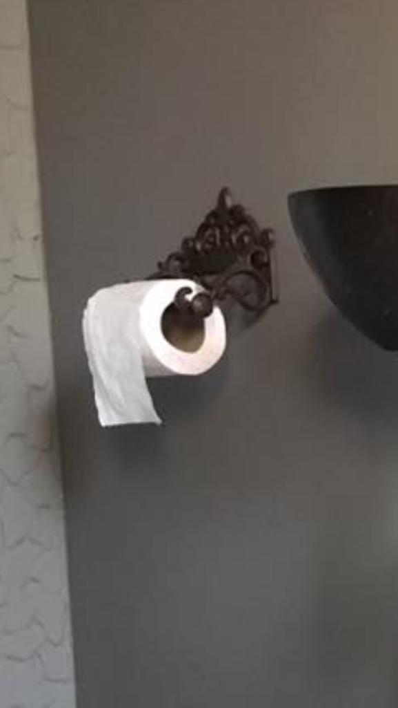 Toiletrolhouder - Franse Lelie - gietijzer Landelijk, Huis en Inrichting, Badkamer | Badtextiel en Accessoires, Nieuw, Overige typen