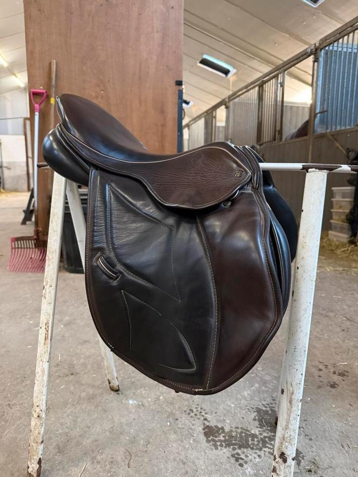 Springzadel 17,5 inch, Dieren en Toebehoren, Paarden en Pony's | Zadels, Gebruikt, Springen, Ophalen