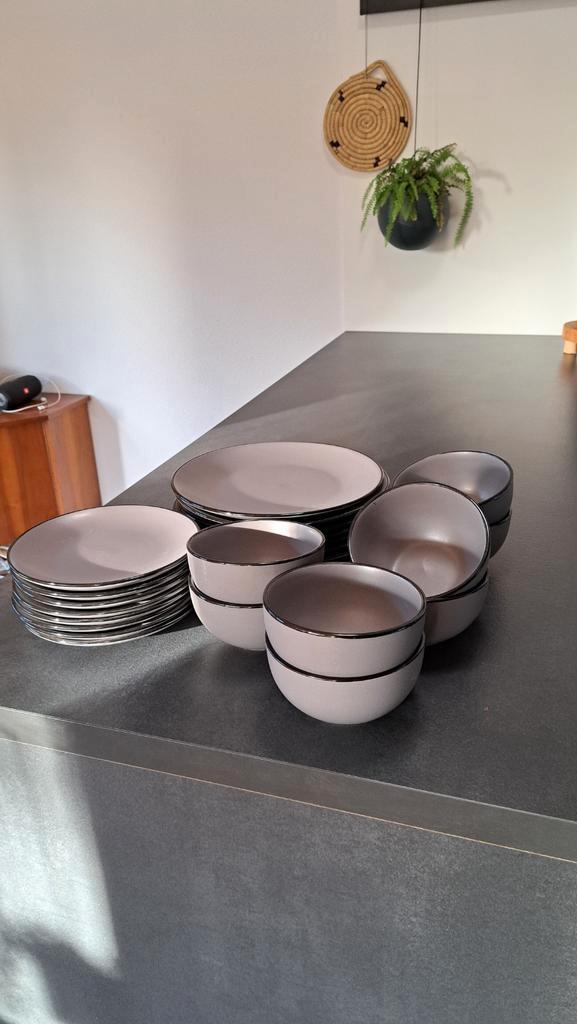 Servies 18-delig Cosy&Trendy Stoneware 12 borden goede staat, Huis en Inrichting, Keuken | Servies, Zo goed als nieuw, Compleet servies