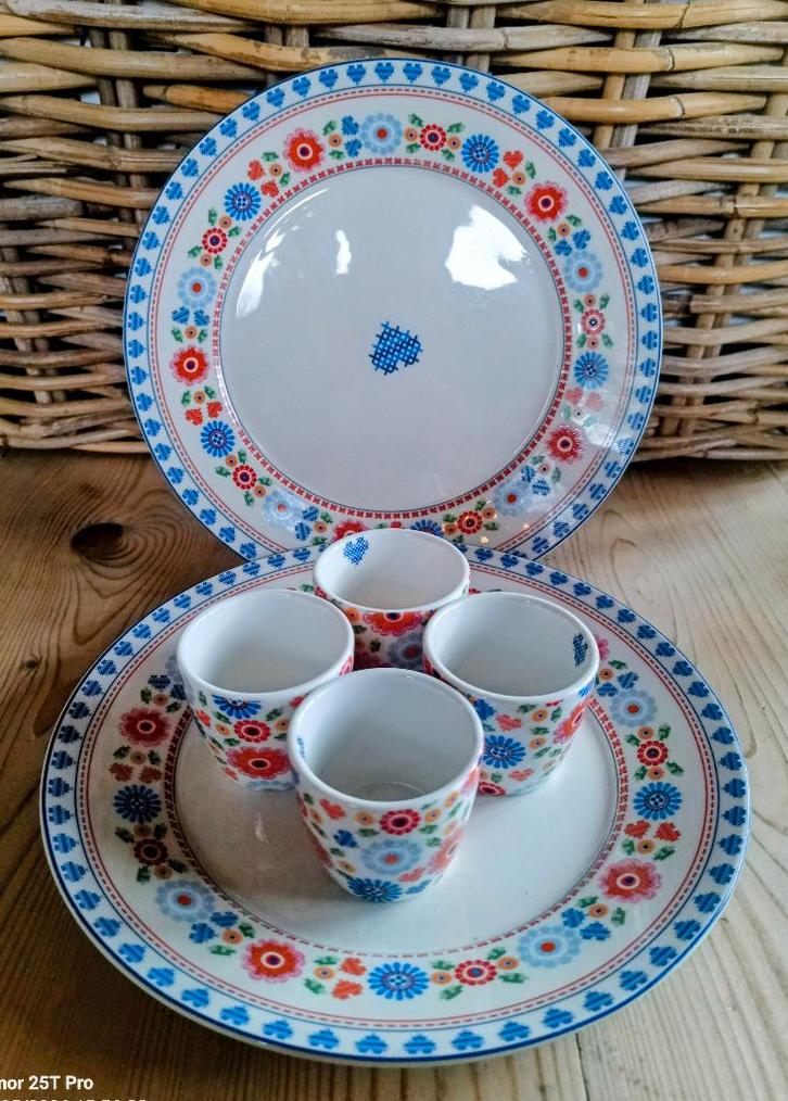 Kakelbont Yvon Jaspers porseleinen set – borden & eierdopjes, Huis en Inrichting, Keuken | Servies, Gebruikt, Bord(en), Boerenbont