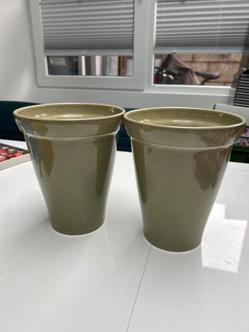 2 Groene Vazen - Stijlvol en Tijdloos beschikbaar voor biedingen