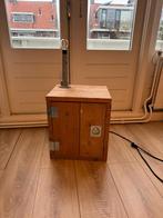 Steigerhouten nachtkastje met lamp en stopcontact, Ophalen, Gebruikt, Minder dan 45 cm, Minder dan 55 cm