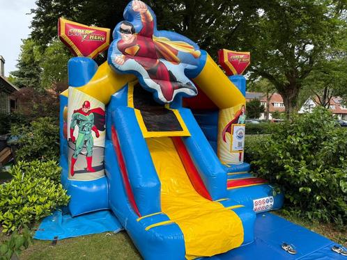 Superhero Springkussen te huur / reg. Valkenswaard, Bergeijk, Hobby en Vrije tijd, Feestartikelen | Verhuur, Zo goed als nieuw