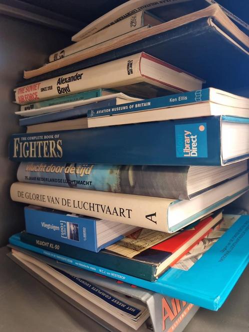 Verzameling vliegtuigboeken, Verzamelen, Luchtvaart en Vliegtuigspotten, Gebruikt, Boek of Tijdschrift, Ophalen of Verzenden