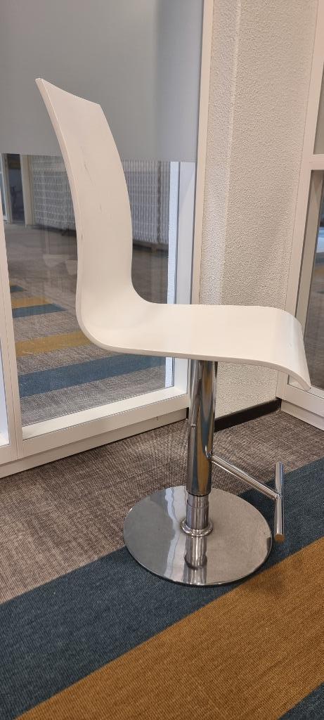 Witte stoel, zwaar, in hoogte verstelbaar, gratis, Huis en Inrichting, Stoelen, Gebruikt, Eén, Kunststof, Wit, Ophalen
