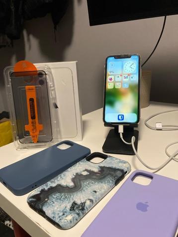 Apple iPhone 11 64GB Wit - met accesoires. aangeboden beschikbaar voor biedingen