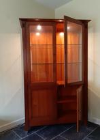 Kersen houten vitrinekast met verlichting en geslepen glas., Huis en Inrichting, Kasten | Vitrinekasten, Ophalen, 50 tot 100 cm
