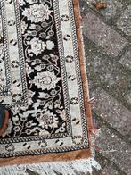 Perzisch tapijt met beschadigingen, Huis en Inrichting, Stoffering | Tapijten en Kleden, Ophalen, Gebruikt, 100 tot 150 cm, Bruin