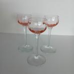 Drie likeurglaasjes op voet, Verzamelen, Glas en Borrelglaasjes, Ophalen of Verzenden, Zo goed als nieuw, Overige typen