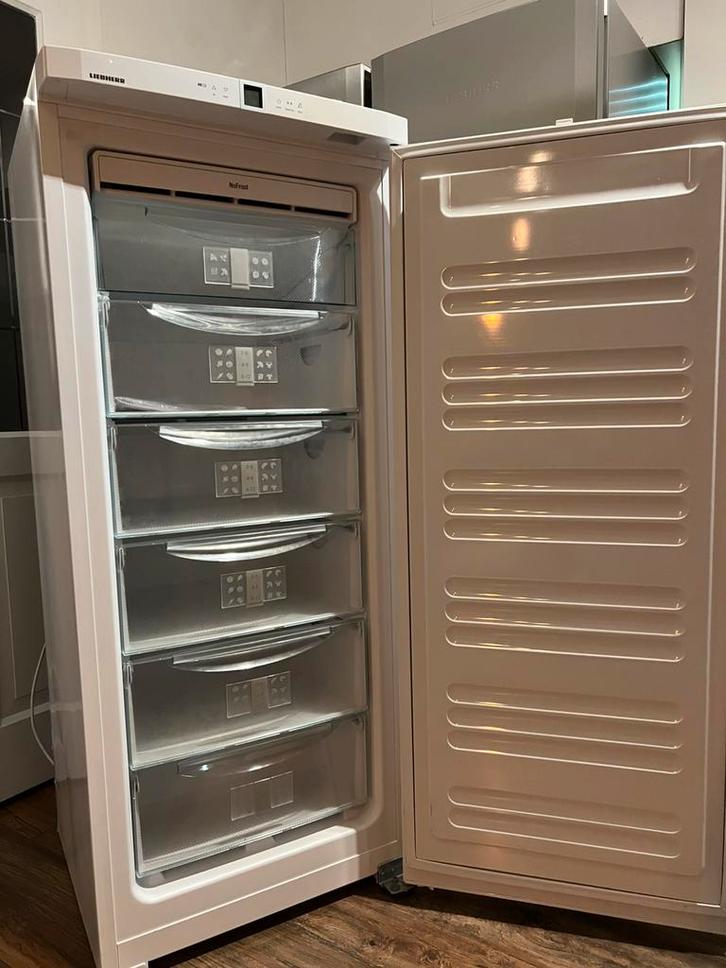 Liebherr Diepvrieskast No Frost, Witgoed en Apparatuur, Vriezers en Diepvrieskisten, Zo goed als nieuw, Vrijstaand, 140 tot 160 cm