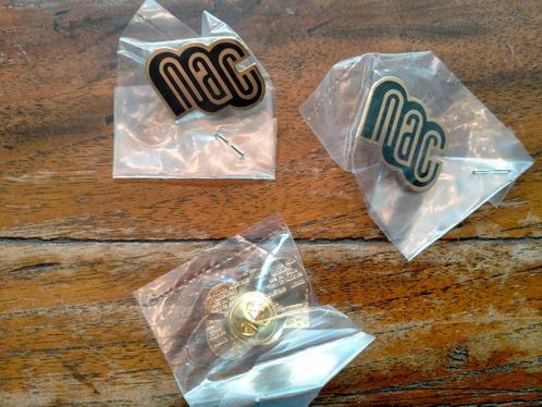NAC Breda voetbal logo pin sport club vereniging, Verzamelen, Speldjes, Pins en Buttons, Nieuw, Sport, Verzenden