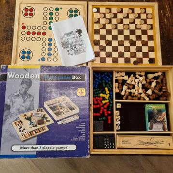 8 spellen houten spellen doos  beschikbaar voor biedingen