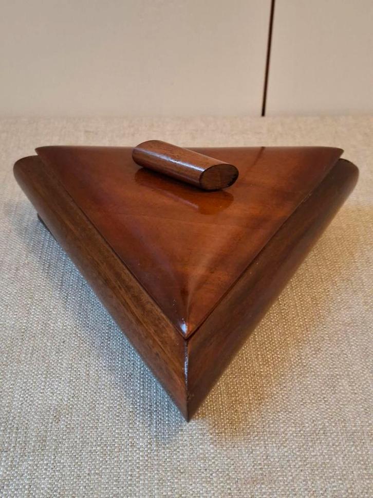 Artdeco driehoekige houten  dekseldoos, Antiek en Kunst, Antiek | Woonaccessoires, Ophalen of Verzenden