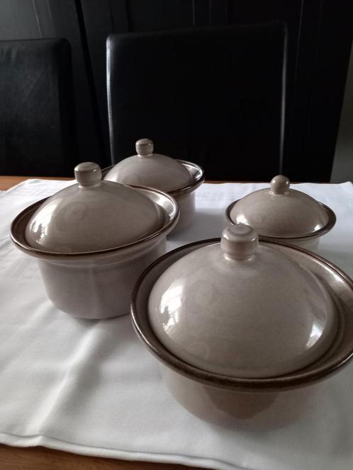 4 dekschalen potterie de driehoek. Verschillende maten, Huis en Inrichting, Keuken | Potten en Pannen, Zo goed als nieuw, Overige materialen
