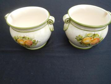 Vintage Bloempotten 2 x van Keramiek Handgeschilderd met  beschikbaar voor biedingen