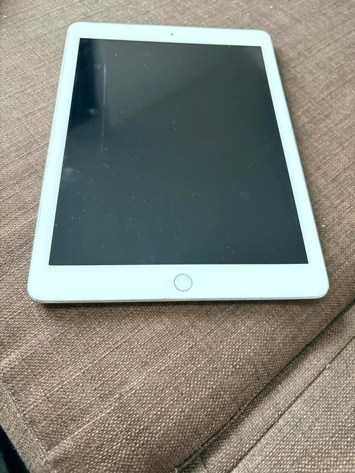 Ipad 32gn 2018, Computers en Software, Apple iPads, Gebruikt, Apple iPad, 10 inch, 32 GB, Zilver, Ophalen of Verzenden