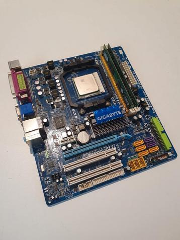 Gigabyte GA-M85M-US2H Moederbord + AMD Athlon X2 7750 + RAM beschikbaar voor biedingen