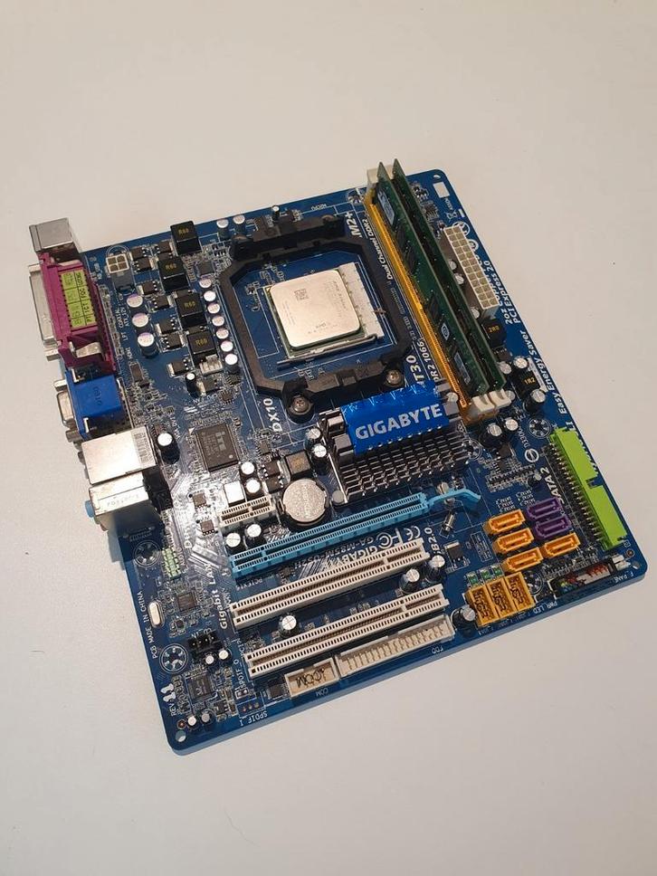 Gigabyte GA-M85M-US2H Moederbord + AMD Athlon X2 7750 + RAM, Computers en Software, Moederborden, Zo goed als nieuw, AMD, DDR2