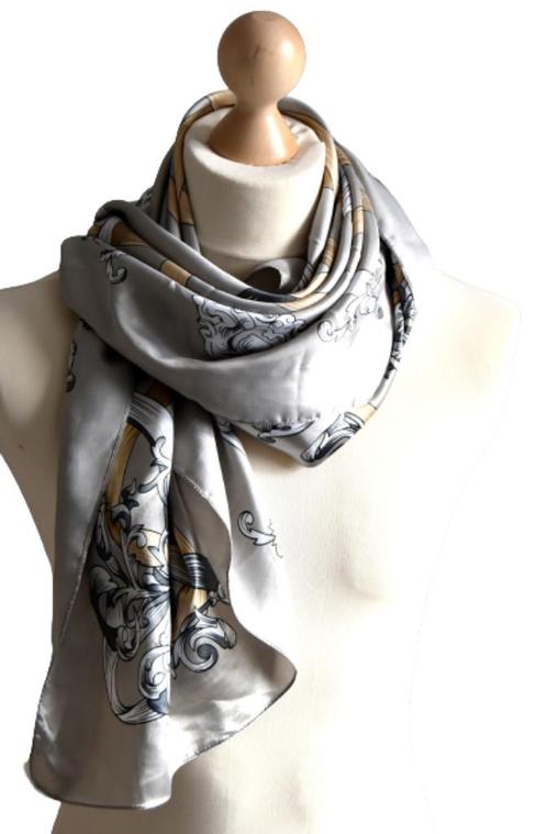 Vintage designer foulard, satijnen shawl, zilver/grijs, Kleding | Dames, Mutsen, Sjaals en Handschoenen, Zo goed als nieuw, Sjaal
