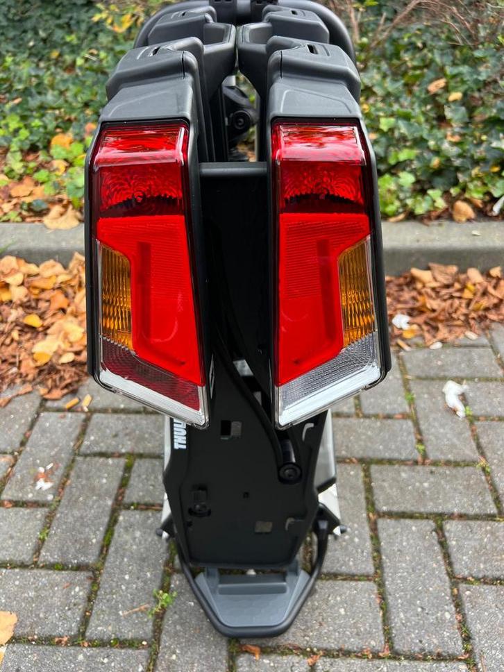 Z.g.a.n. kantelbare fietsendrager Thule EasyFold XT2 933, Auto diversen, Fietsendragers, Zo goed als nieuw, Trekhaakdrager, 2 fietsen