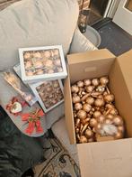 Doos zalmkleurige kerstballen, versieringen etc, Diversen, Ophalen, Nieuw