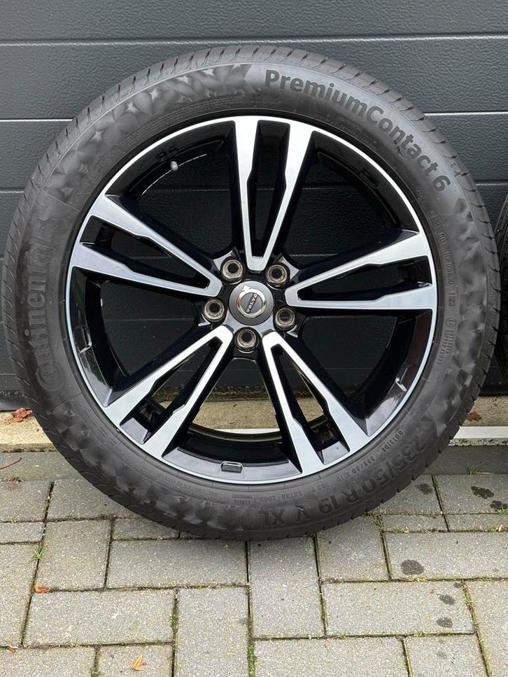 Complete set Volvo velgen met (z.g.a.n.) zomerbanden 19 inch, Auto-onderdelen, Banden en Velgen, Banden en Velgen, Zomerbanden