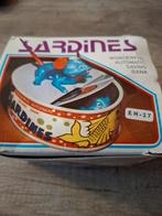 Vintage opwind spaarpot "Sardines" Hong Kong, Verzamelen, Ophalen of Verzenden, Zo goed als nieuw