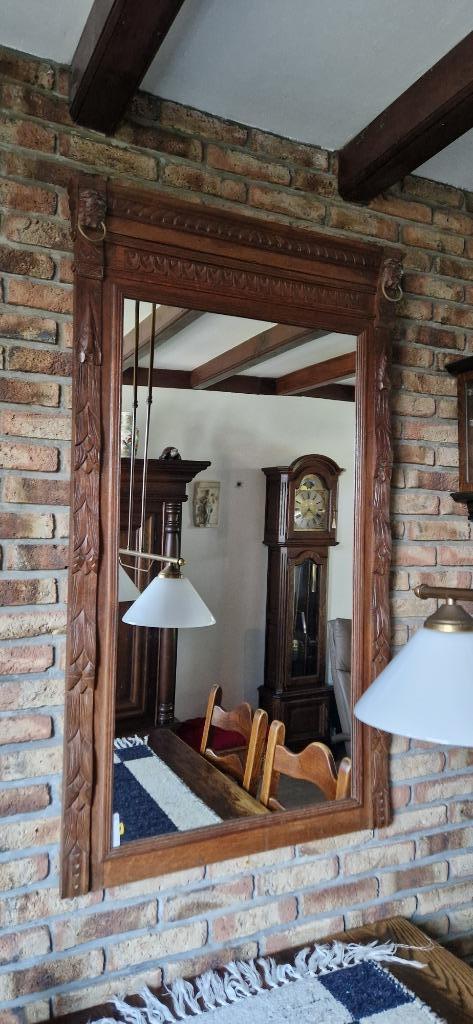 Authentieke houten wandspiegel met houtsnijwerk, Huis en Inrichting, Woonaccessoires | Spiegels, Zo goed als nieuw, 50 tot 75 cm