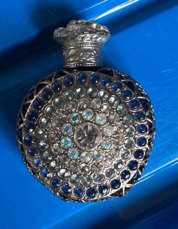 Antiek Parfumflesje - 6 cm beschikbaar voor biedingen