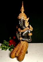 Thais beeld, knielende Boeddha met gouden accenten, Verzenden