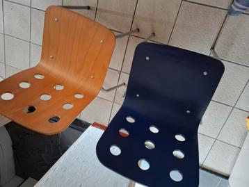 2 ikea stoelen beschikbaar voor biedingen
