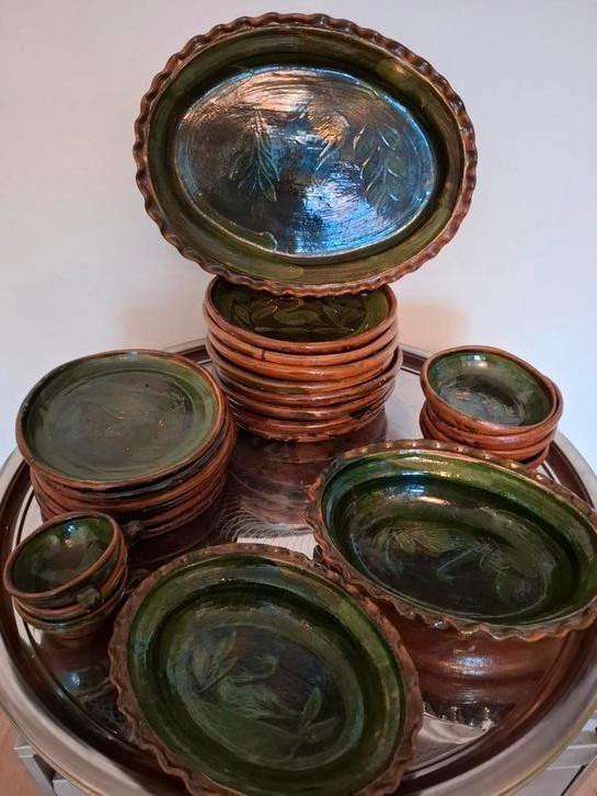 Handgemaakt aardewerk servies, Huis en Inrichting, Keuken | Servies, Gebruikt, Bord(en), Overige stijlen, Aardewerk, Ophalen