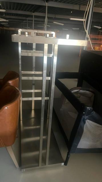 Roestvrij stalen rek beschikbaar voor biedingen