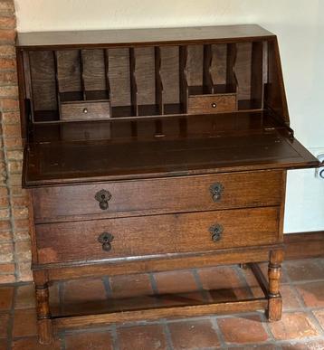 Antieke secretaire beschikbaar voor biedingen