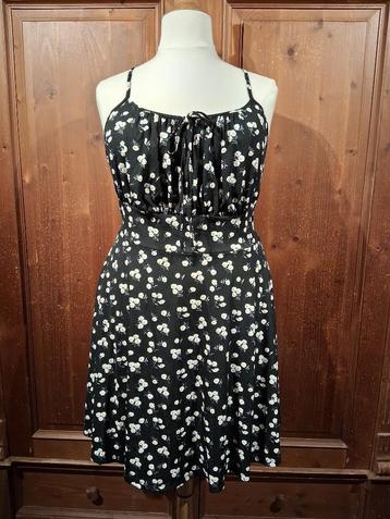 mooi jurkje zwart met daisies 48/52 beschikbaar voor biedingen