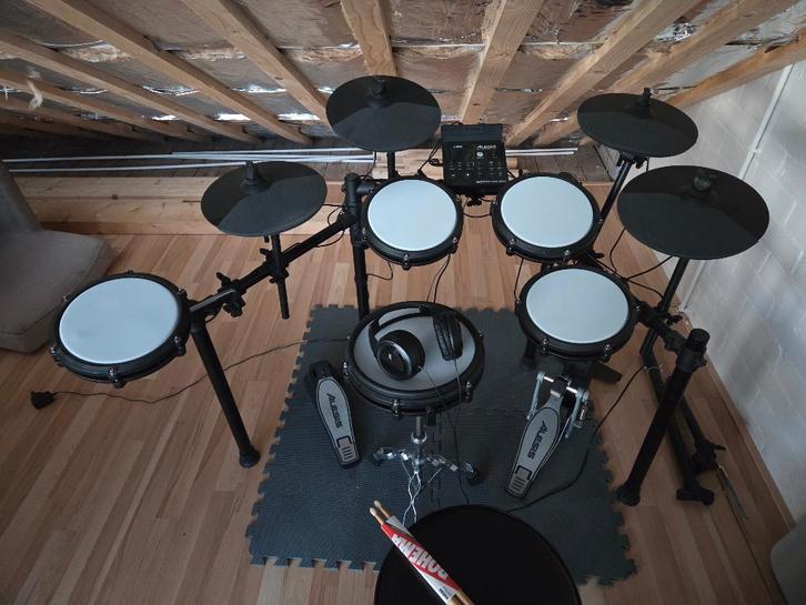 Alesis Nitro Max e-drum + Expansion + JVC Koptelefoon + USB, Muziek en Instrumenten, Drumstellen en Slagwerk, Gebruikt, Overige merken