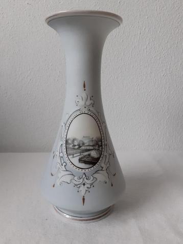 Franse Handbeschilderde  0paal Glazen Vaas ca.1900  beschikbaar voor biedingen