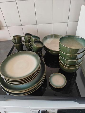 Groen servies set  beschikbaar voor biedingen