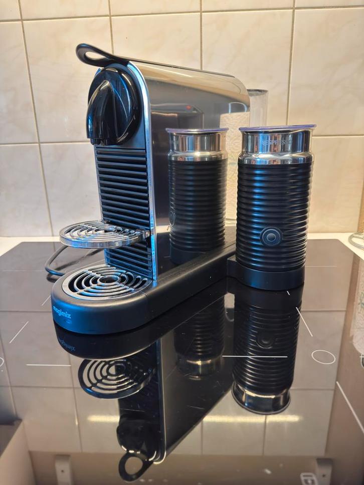 Magimix Citiz Platinum & Milk Nespresso Zilver, Witgoed en Apparatuur, Koffiezetapparaten, Zo goed als nieuw, Koffiepads en cups