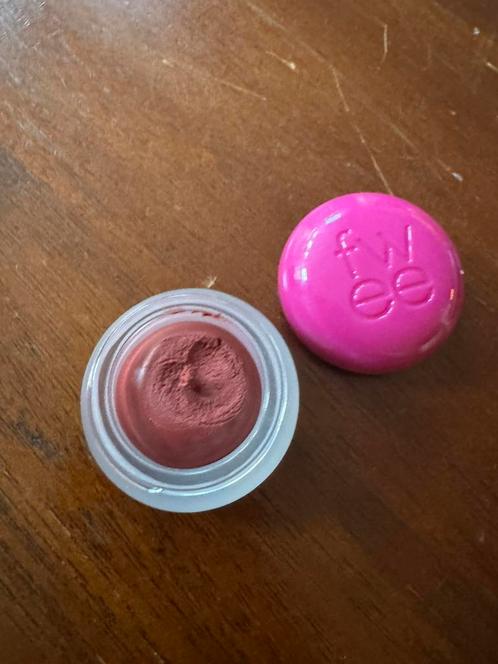 Fwee lip and cheek blurring pot hurt, Sieraden, Tassen en Uiterlijk, Uiterlijk | Cosmetica en Make-up, Zo goed als nieuw, Lippen